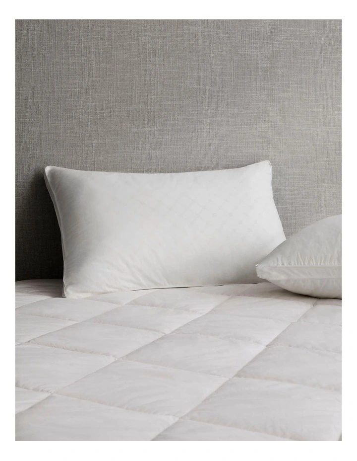 Deluxe Dream Polyester Pillow in White