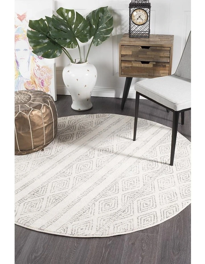 Oasis Salma Tribal Round Rug in White/Grey