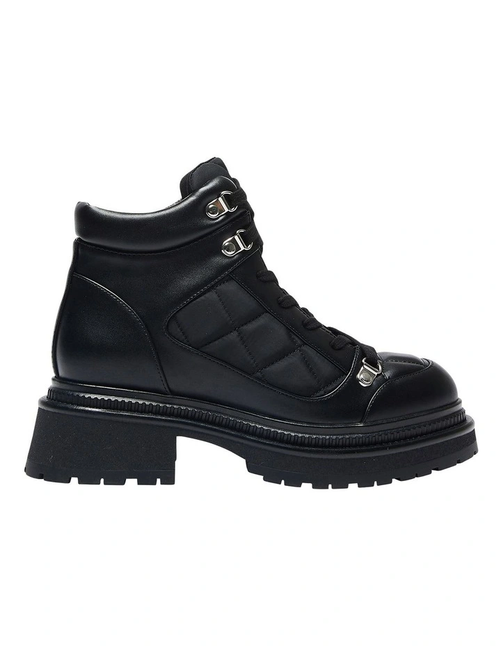 Kai Boots in Black
