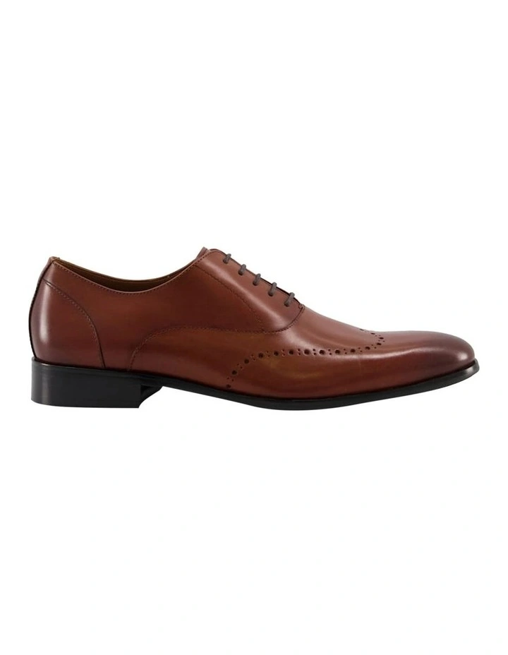 Syconn Shoes in Tan
