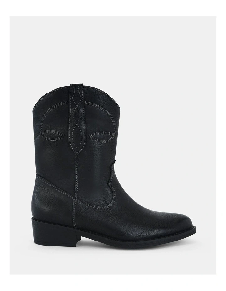 Daigon Ankle Boots in Black