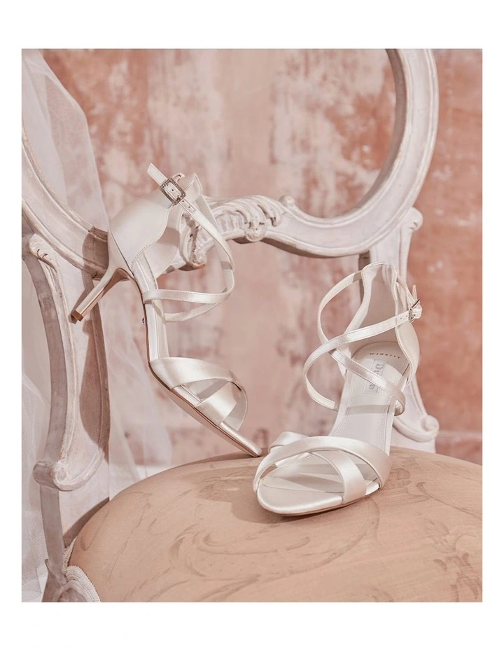 Maribel Pump in Ivory