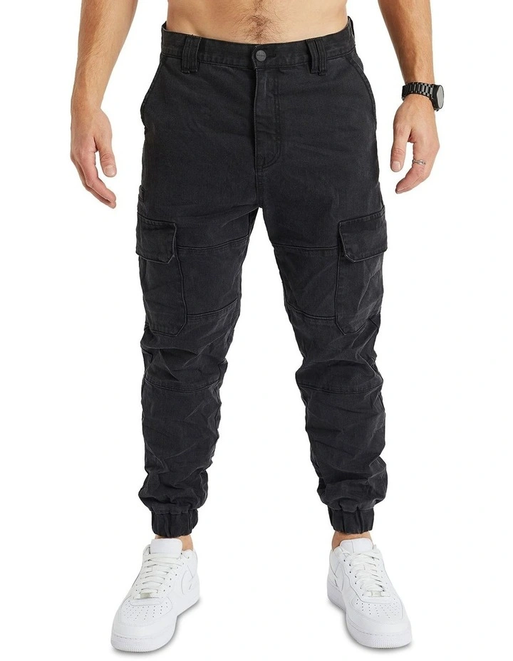 Thunderbolt Relaxed Jogger in Phantom Black