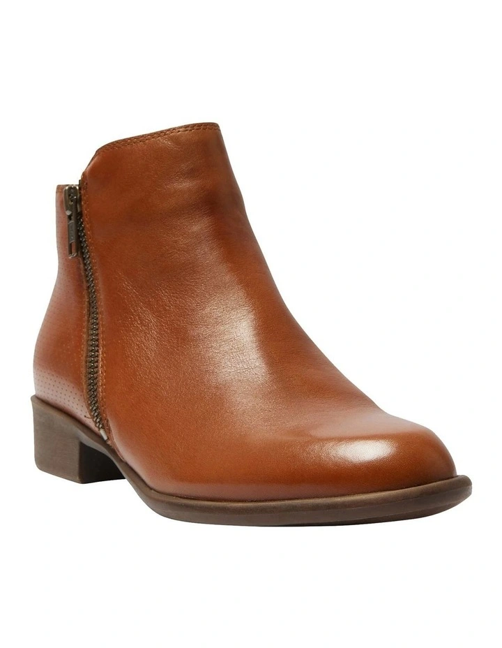 Lorenzo Leather Boots in Mid Brown