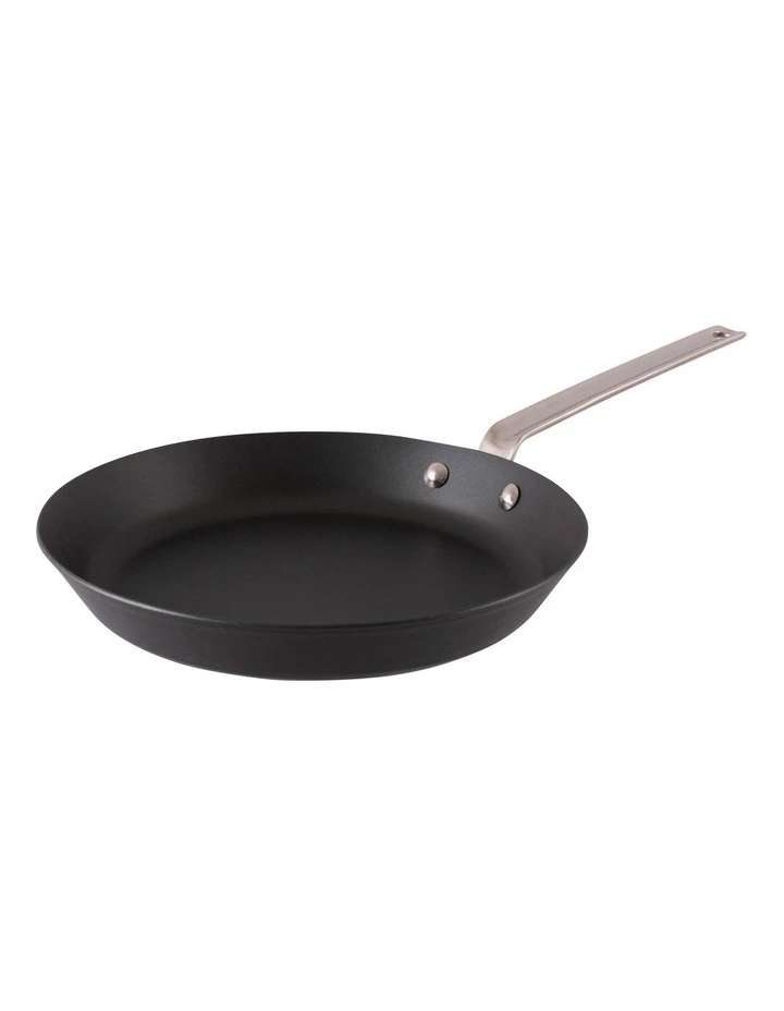 Iron Carbon Steel Pan 22cm in Black