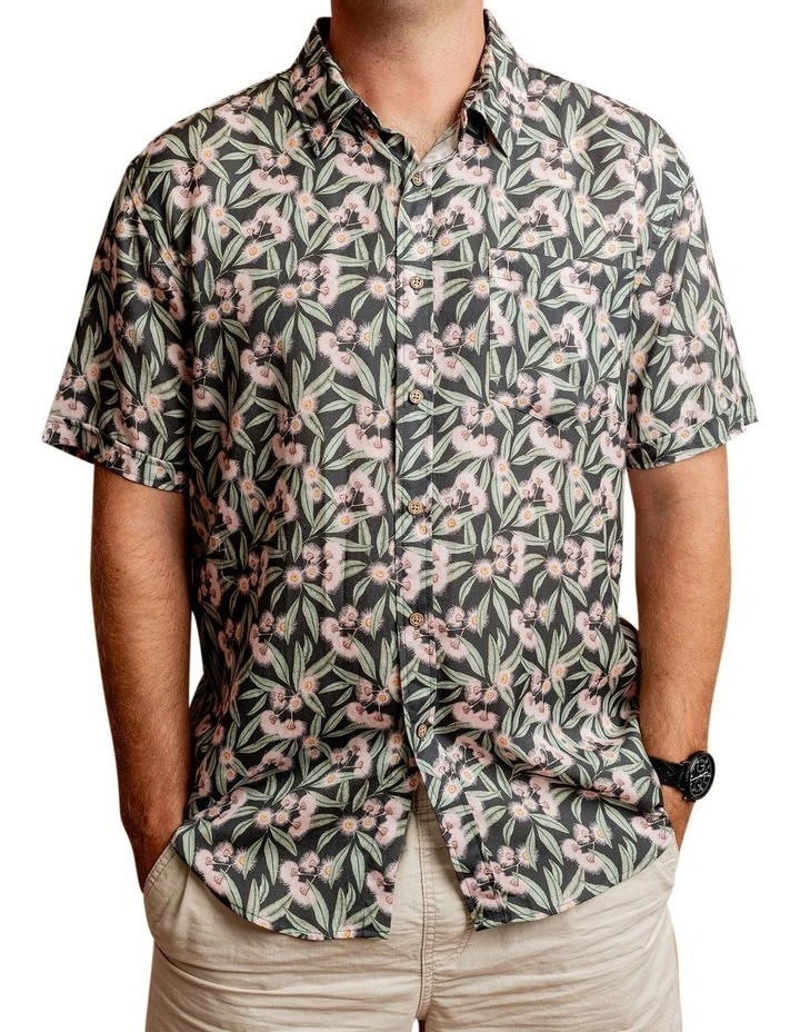 Flowering Gum Short Sleeve Shirt in Navy