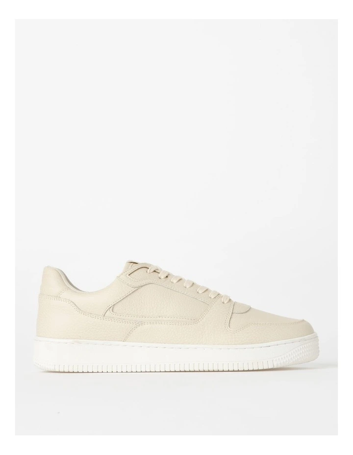 Sneaker in Cream