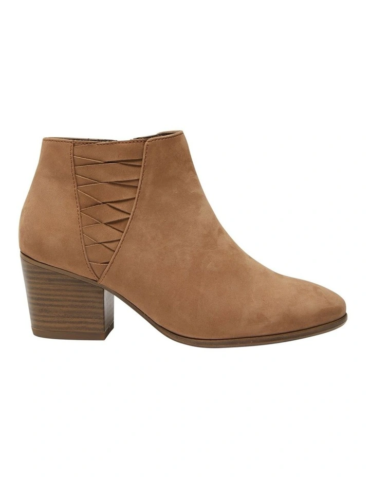 Quarry Leather Boots in Tan Nubuck