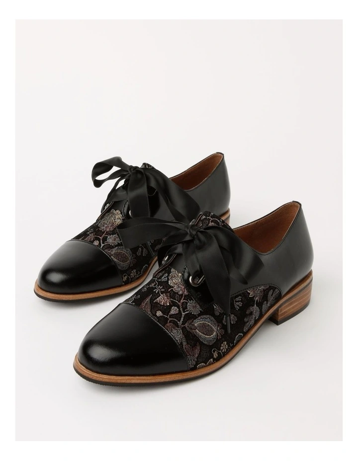 Avril Flat Shoes in Black Assorted