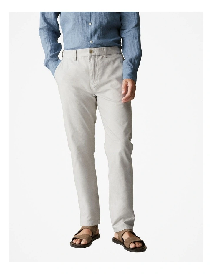 Regular Fit Cotton Dobby Chinos Pant in Light Grey