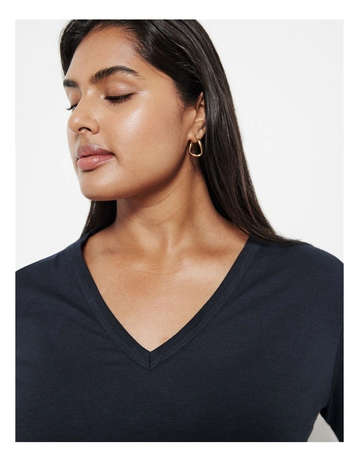Common Standard Organic Cotton V-Neck Tee in Navy