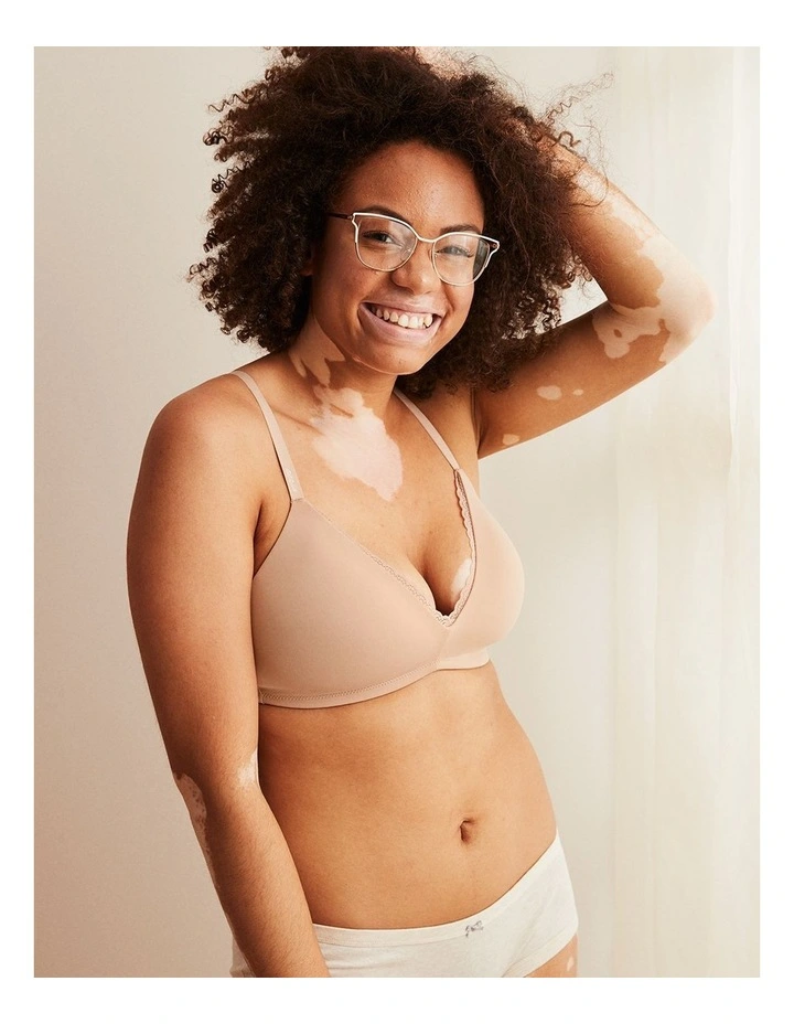 Real Happy Wireless Lightly Lined Bra in Natural