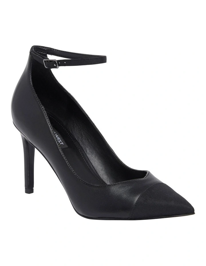 Erenn Pump in Black