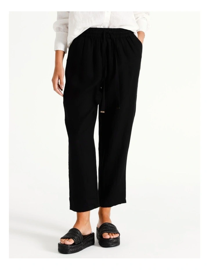 Relaxed Tapered Linen Pant in Black