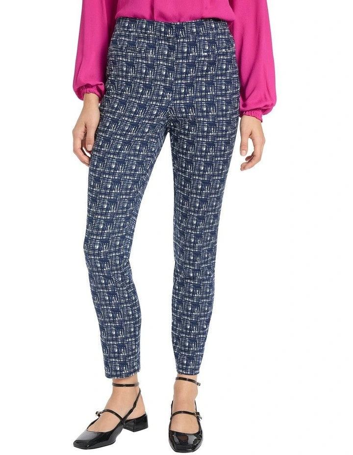 Chalk and Roll Pant in Navy