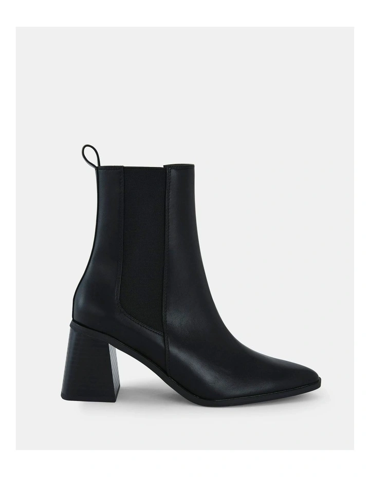 Hari Boots in Black