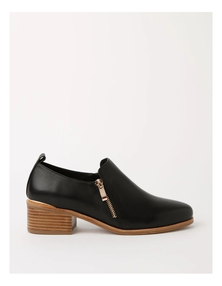 Optimal Flat Shoes in Black Leather