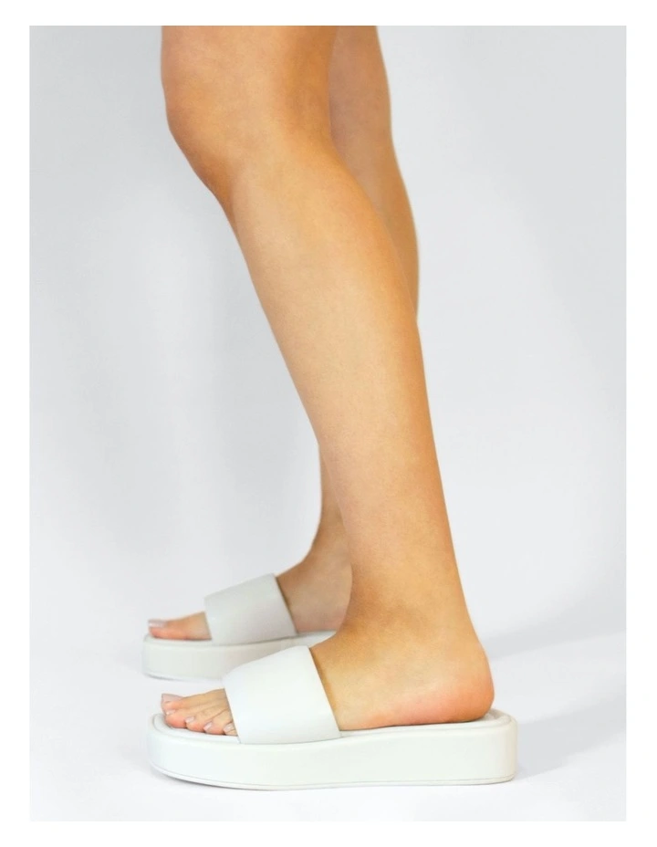 Xyla Flat Sandals in White