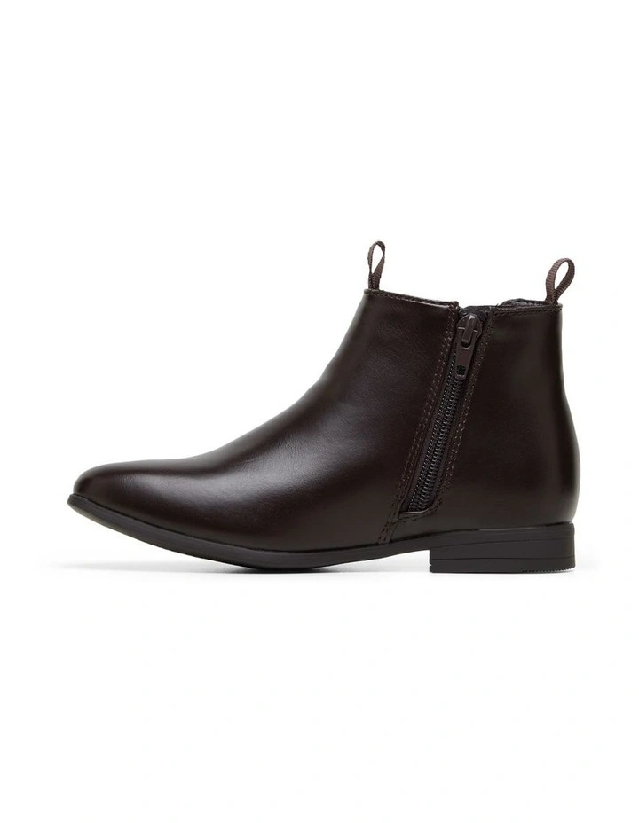 Manuel Gusset Boots in Chestnut M