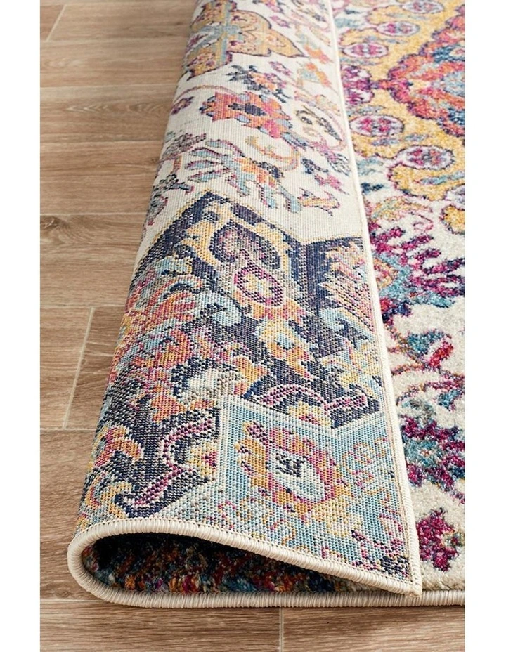 Museum Shelly Runner Rug in White