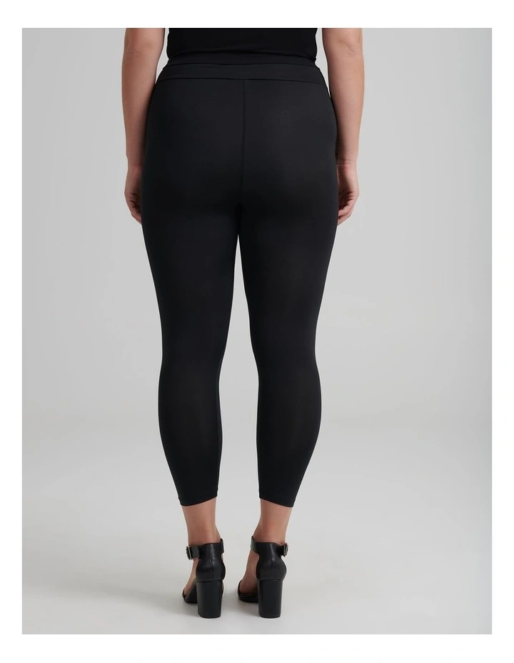 Integra 7/8 Legging in Black