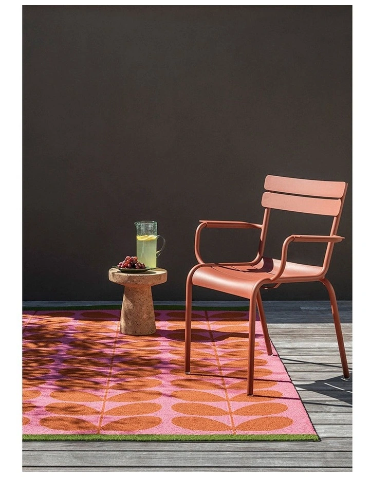 Solid Stem Paprika Outdoor Rug in Pink