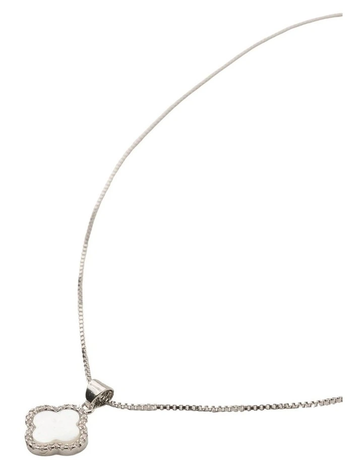 Mother of Pearl Clover Necklace in Silver