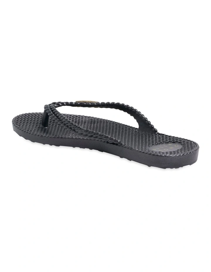 Kick Back Metallic Thongs in Grey