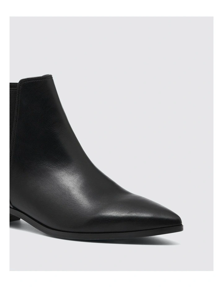 Delicious Boots in Black