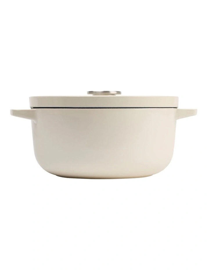 Covered Casserole 22cm/3.3L in Almond Cream