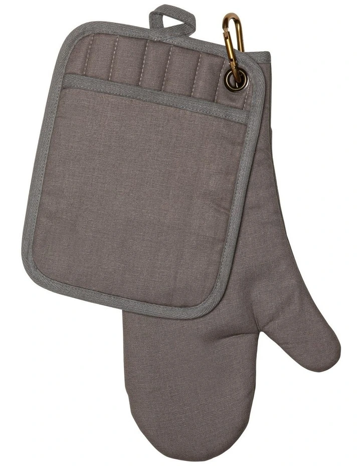 Austin Pot Holder and Oven Mitt Pack with Carabiner in Gum5