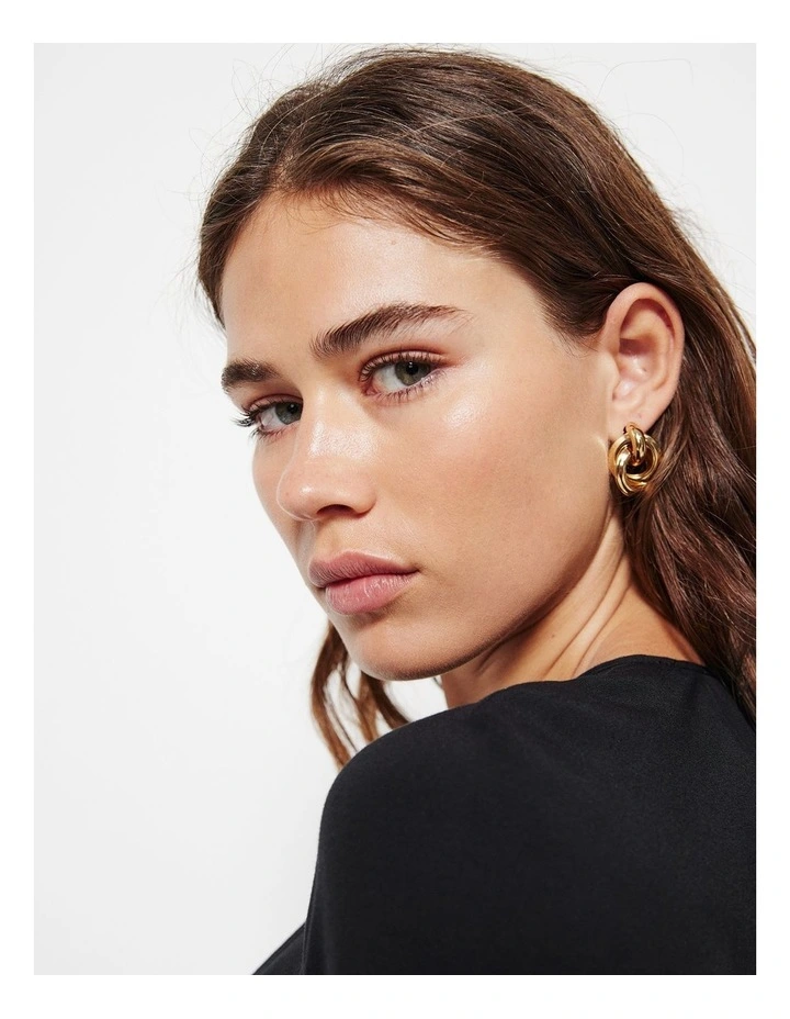 The Yvie Twisted Hoops in Gold