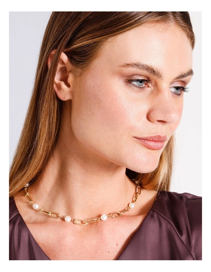 Chain Links & Pearl Necklace in Gold
