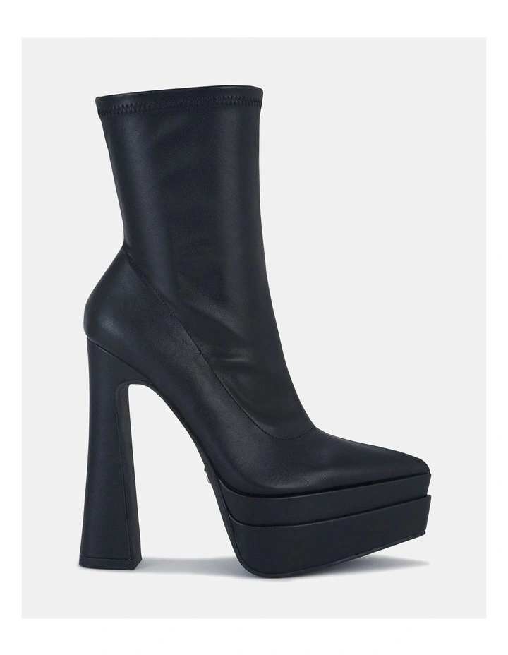 Yoshii Boots in Black