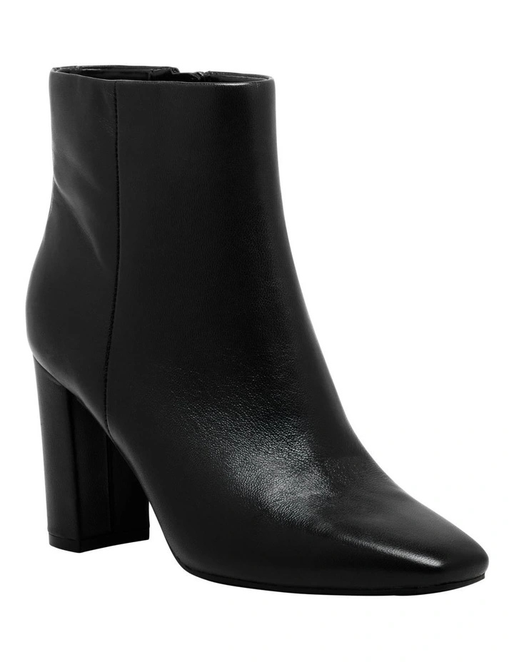 Yuhav Ankle Boot in Black