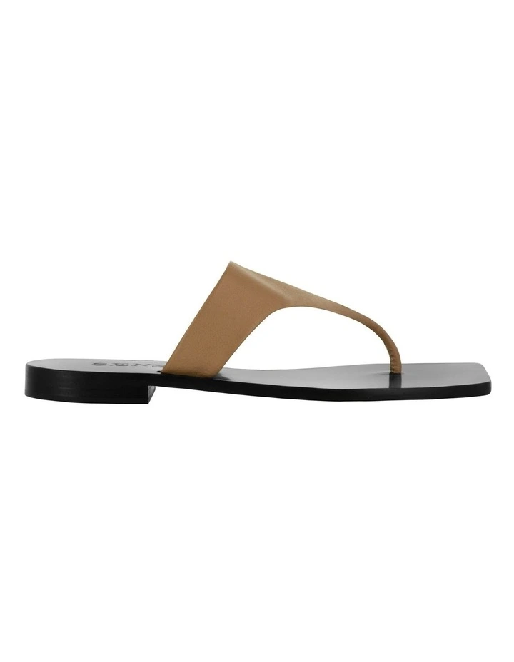 Giulia II Flat Sandals in Camel