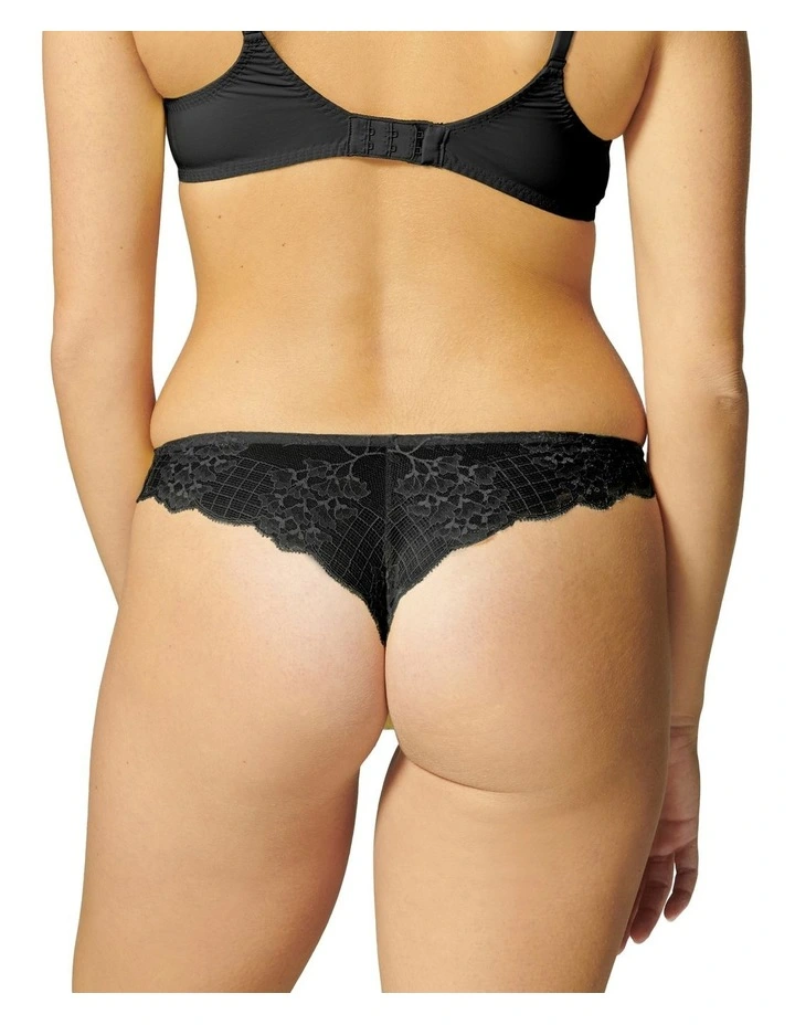 Reve Tanga in Black