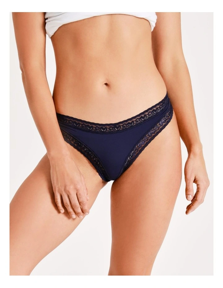 Smooth Lace G-String in Navy