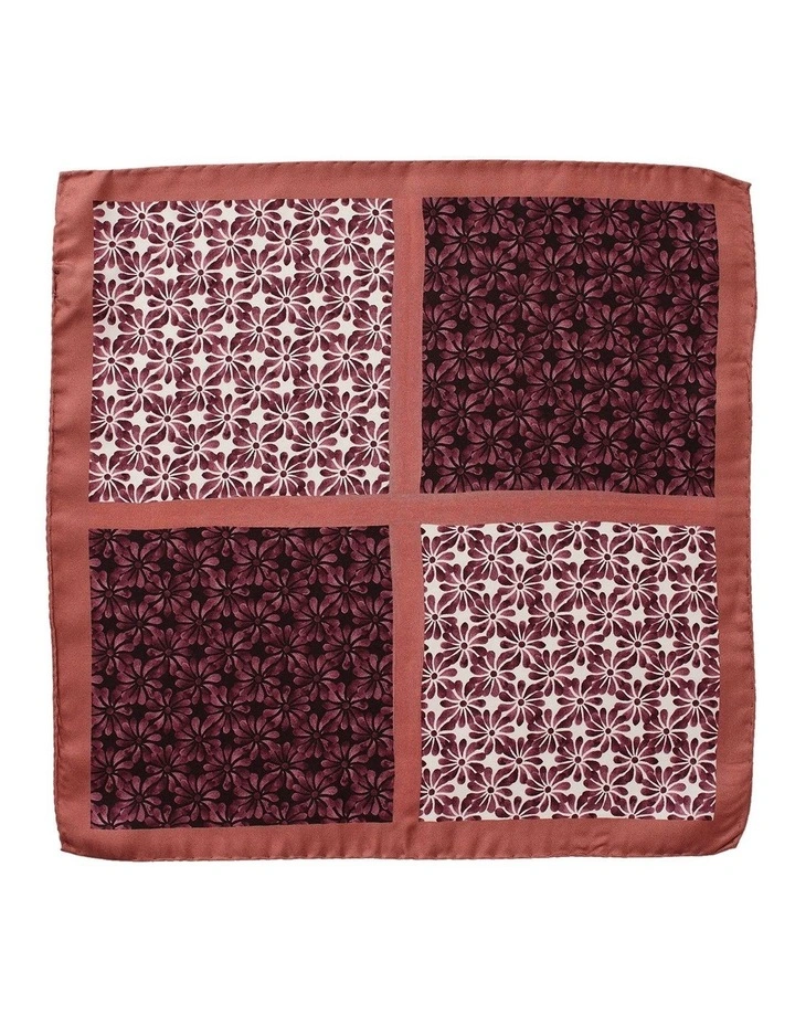 Daisy Silk Pocket Square in Pink