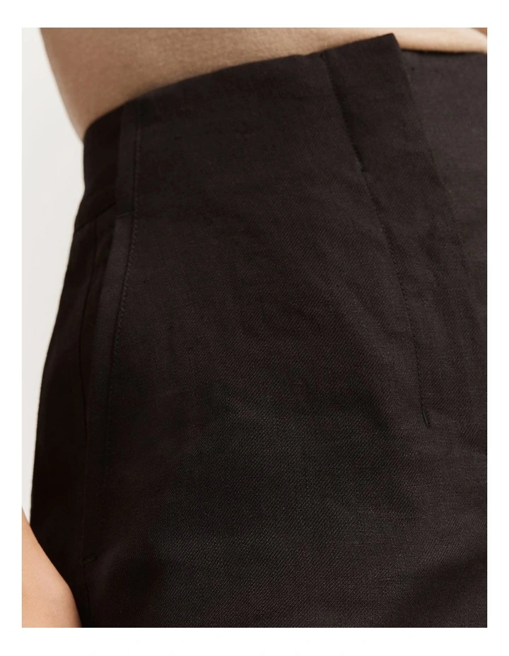Organically Grown Linen Yarn Dyed Short in Black