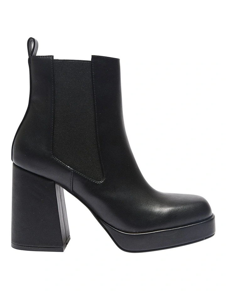 Cameo Boots In Black Smooth