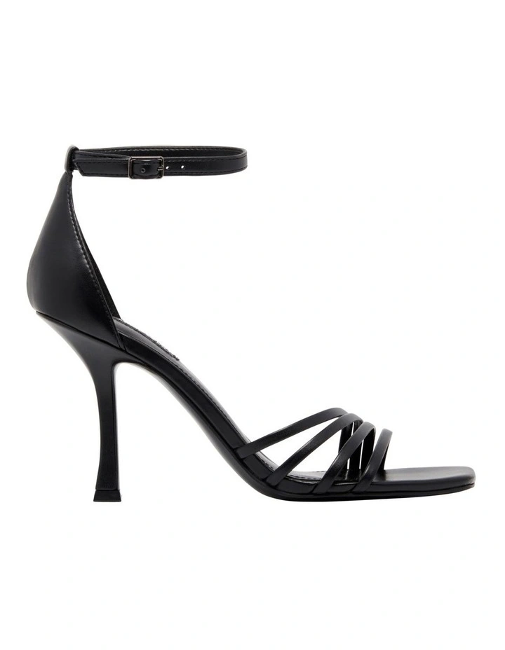 Yenha Heeled Sandal in Black