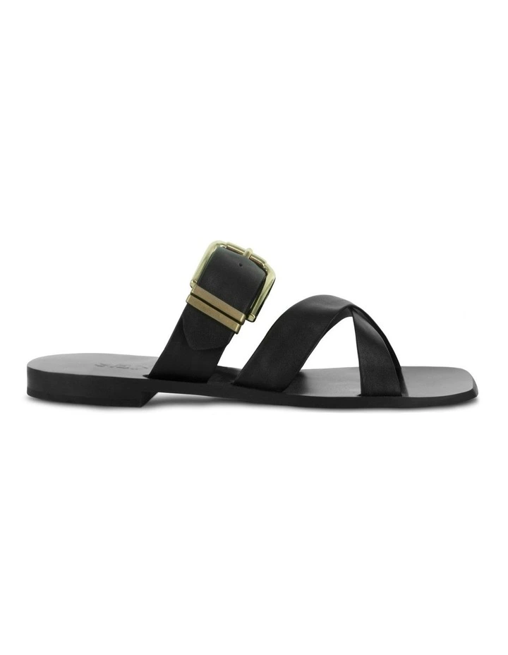 Gwen I Sandel in Black