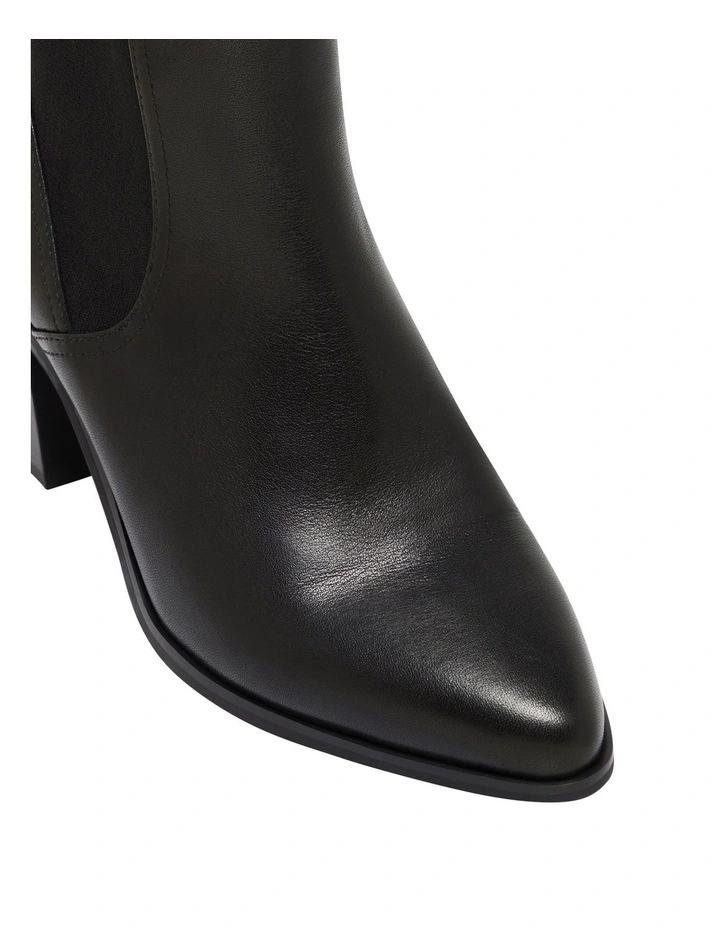 Vala Boot in Black