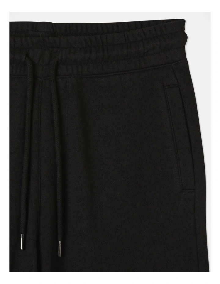 Essentials Trackpant in Black