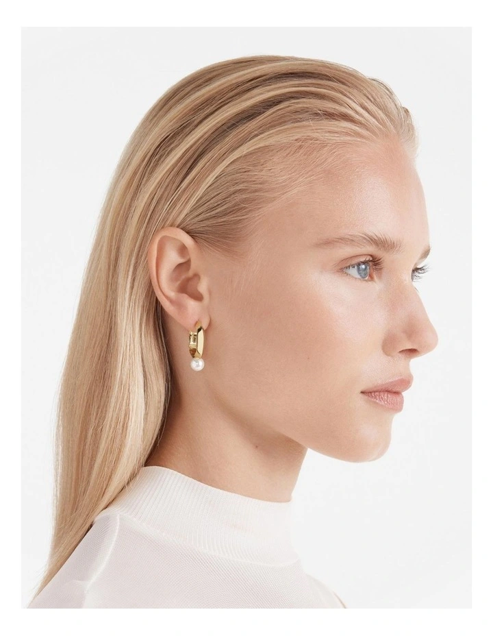 The Edge Pearl Huggie Hoop Earrings in Gold