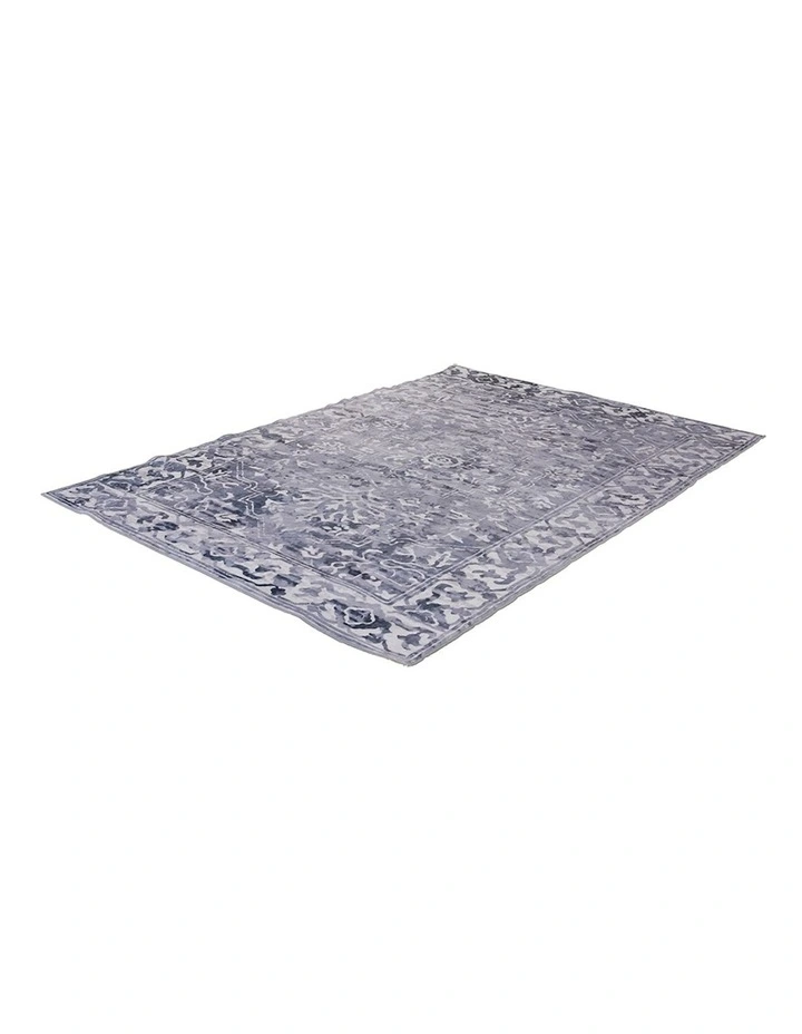 Shay Traditional Distressed Rug in Grey
