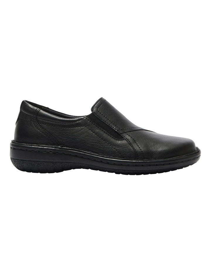 Ralph Flat Shoes in Black Leather