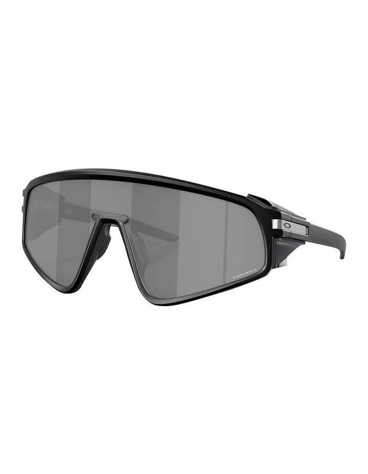 Latch Panel Sunglasses in Black