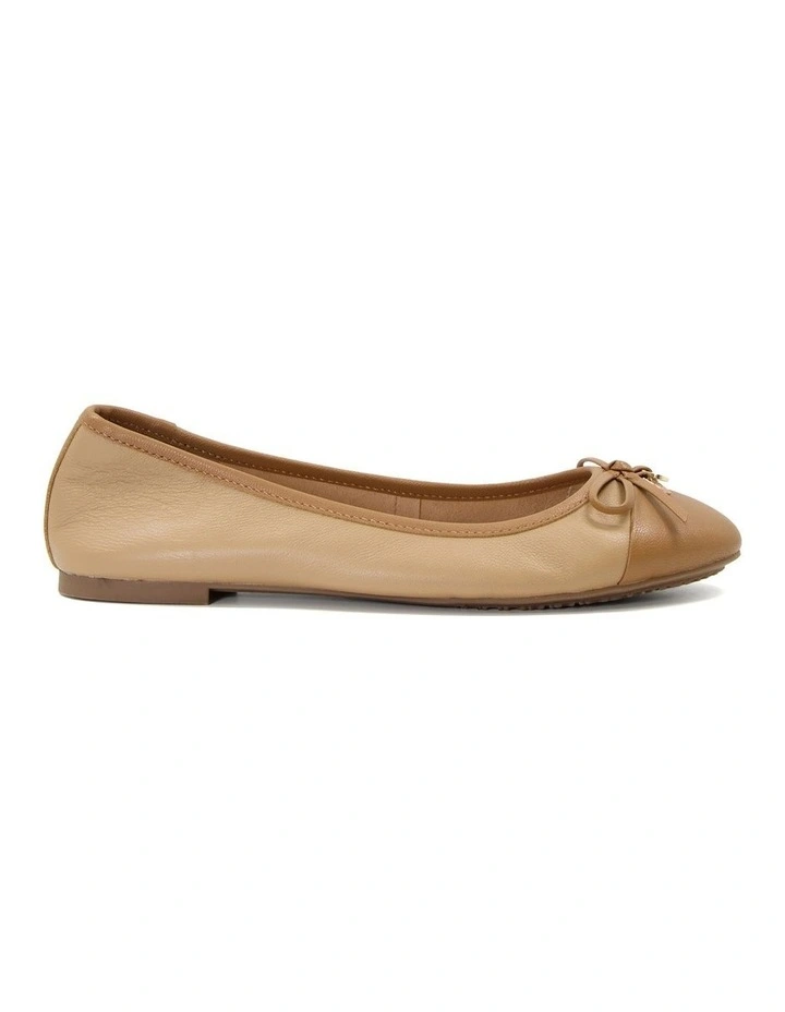 Hallo Ballet Flat in Camel